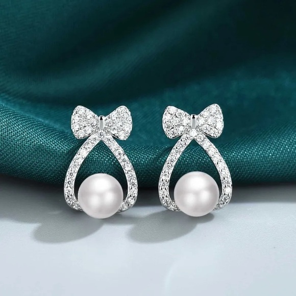 STERLING SILVER ,PEARL & ZIRCON BOW EARRINGS - Picture 2 of 3